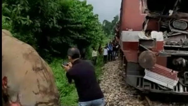 উত্তরবঙ্গে ট্রেনের ধাক্কায় গুরুতর আহত হাতি উত্তরবঙ্গে ট্রেনের ধাক্কায় গুরুতর আহত হাতি