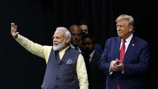 ট্রাম্পে মুগ্ধ মোদী