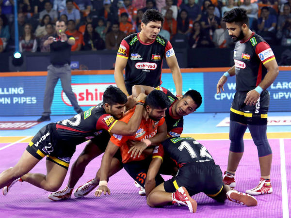 প্রো কবাডিতে দাপুটে জয় পেল ইউপি, মাত্র ১ পয়েন্টে জিতল বেঙ্গালুরু প্রো কবাডিতে দাপুটে জয় পেল ইউপি, মাত্র ১ পয়েন্টে জিতল বেঙ্গালুরু