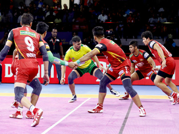 প্রো কবাডি লিগ জমিয়ে দিল বেঙ্গালুরু বুলস প্রো কবাডি লিগ জমিয়ে দিল বেঙ্গালুরু বুলস