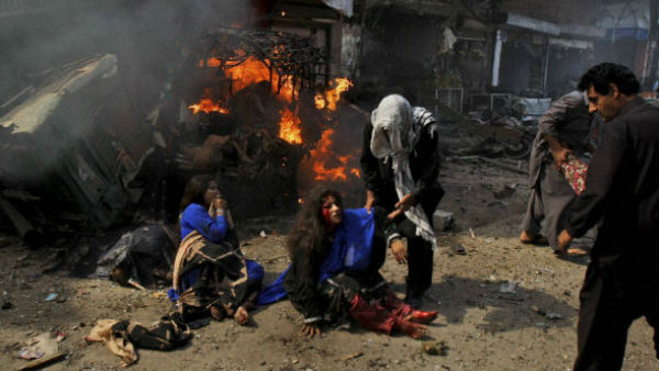 কাবুলে ন্যাটোর সদর দফতরের সামনে আত্মঘাতী বিস্ফোরণ, হত ১০, জখম ৪২ কাবুলে ন্যাটোর সদর দফতরের সামনে আত্মঘাতী বিস্ফোরণ, হত ১০, জখম ৪২