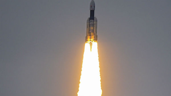 এই প্রথম চাঁদের দক্ষিণ মেরু অভিযান