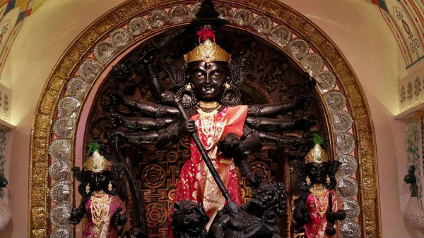 আকাশে উড়তে উড়তে কেমন দেখতে লাগে শহর কলকাতাকে, জানতে পারবেন চেতলা অগ্রণীর পুজোয় এলেই আকাশে উড়তে উড়তে কেমন দেখতে লাগে শহর কলকাতাকে, জানতে পারবেন চেতলা অগ্রণীর পুজোয় এলেই