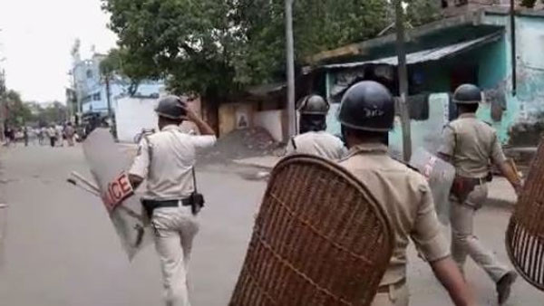 রাজ্যের হিংসার কথা তুলে ধরা রাজ্যের হিংসার কথা তুলে ধরা