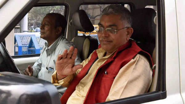 দিলীপের পথ আটকালেন মহিলা