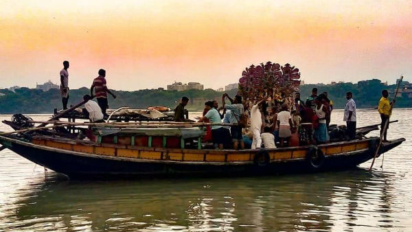 বিসর্জনের বিশেষ রীতি বিসর্জনের বিশেষ রীতি