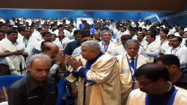 বিদ্যাসাগর বিশ্ববিদ্যালয়ের সমাবর্তনে রাজ্যপাল! শিক্ষা প্রতিষ্ঠানকে পঠনপাঠনের মন্দির গড়ার ডাক