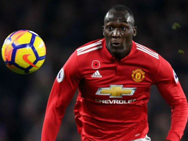  লুকাকুকে অপমান 