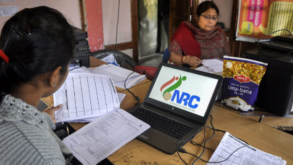 অর্থনীতিতে মন্দা, মোদীকে তোপ