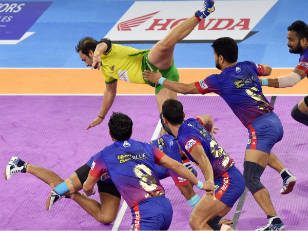 প্রো কবাডি লিগে তামিল থালাইভাসকে পর্যুদস্ত করল দাবাং দিল্লি প্রো কবাডি লিগে তামিল থালাইভাসকে পর্যুদস্ত করল দাবাং দিল্লি