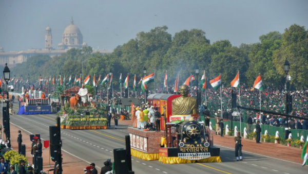 দীপোৎসবের দৃশ্য প্যারেডে