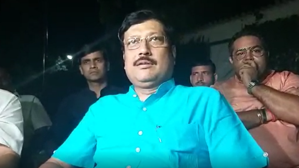 সব্যসাচীর গণেশ পুজোয় দিলীপ ঘোষ, মুকুল রায় সব্যসাচীর গণেশ পুজোয় দিলীপ ঘোষ, মুকুল রায়