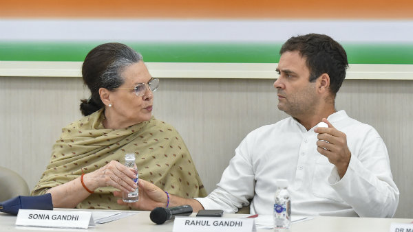 দ্বন্দ্ব মেটাতে উদ্যোগী সোনিয়া