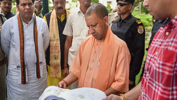 বেশ কয়েকদিন ধরেই ভেন্টিলেশনে ছিলেন যোগীর বাবা বেশ কয়েকদিন ধরেই ভেন্টিলেশনে ছিলেন যোগীর বাবা