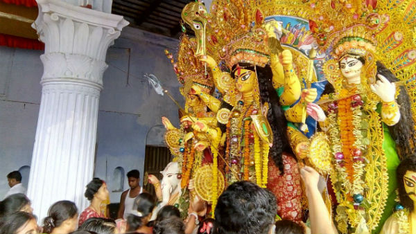 দুই বাংলার সিদ্ধান্তে বিসর্জনে বন্ধ সৌভাতৃত্বের মিলন