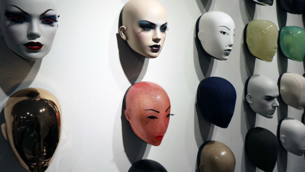 দুর্গাপুজো স্পেশাল গল্প : মাটির মুখোশ দুর্গাপুজো স্পেশাল গল্প : মাটির মুখোশ