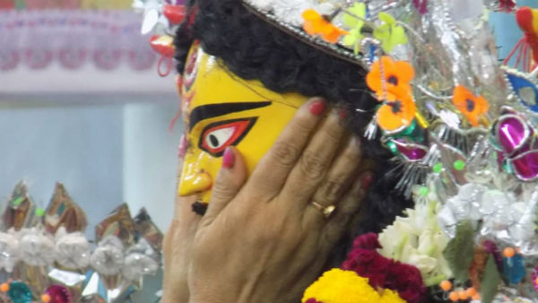 পুজোর পাঁচদিন ভোগ রান্নার দায়িত্বে বাড়ির পুরুষ সদস্যরা