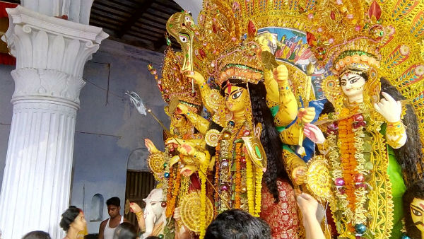 প্রতিমা নিরঞ্জনে ব্যস্ততা