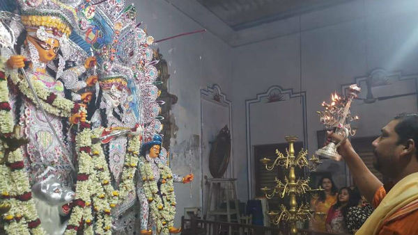 পুজোকে কেন্দ্র করে আগে গান বাজনার অনুষ্ঠান হত, নিমন্ত্রণপত্র লেখা হত হাতির দাঁতে