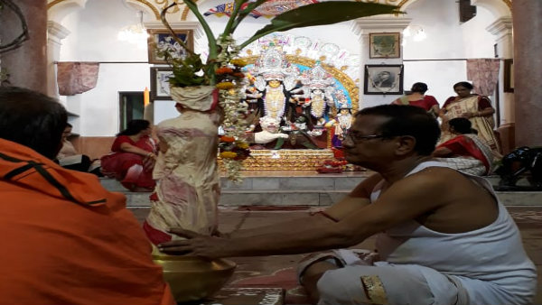 দেবীকে এখানে কন্যারূপে অর্থাৎ বাড়ির মেয়ে হিসেবে দেখা হয় দেবীকে এখানে কন্যারূপে অর্থাৎ বাড়ির মেয়ে হিসেবে দেখা হয়