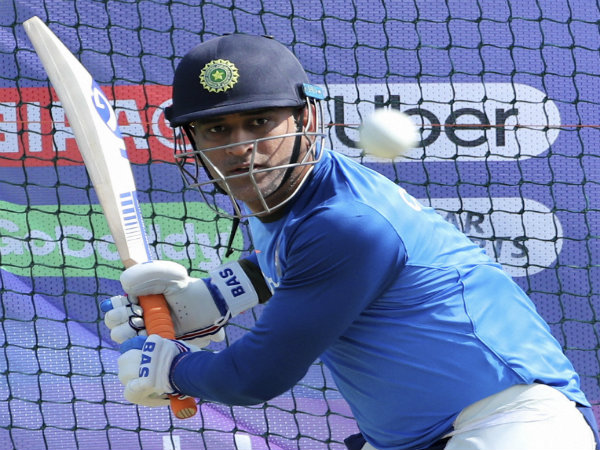 ২২ গজের বাইরেও অধিনায়ক ২২ গজের বাইরেও অধিনায়ক