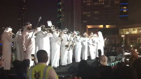 দুবইতে ভারতের জাতীয় সঙ্গীতের সুর ধরল খোদ পুলিশ! দেখুন ভাইরাল ভিডিও দুবইতে ভারতের জাতীয় সঙ্গীতের সুর ধরল খোদ পুলিশ! দেখুন ভাইরাল ভিডিও