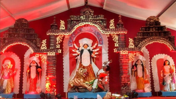 দুর্গাপুজোকে হাতিয়ার করে জনসংযোগ দুর্গাপুজোকে হাতিয়ার করে জনসংযোগ