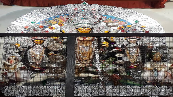  কোয়েল মল্লিকের বাড়ির ঠাকুর