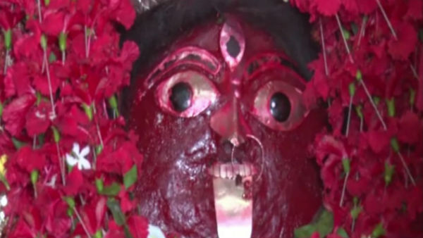 ১০৮ প্রদীপ জ্বালিয়ে কালী রূপে পূজিতা নলাটেশ্বরী, পাশেই মাজার সম্প্রীতির বার্তাবাহক ১০৮ প্রদীপ জ্বালিয়ে কালী রূপে পূজিতা নলাটেশ্বরী, পাশেই মাজার সম্প্রীতির বার্তাবাহক