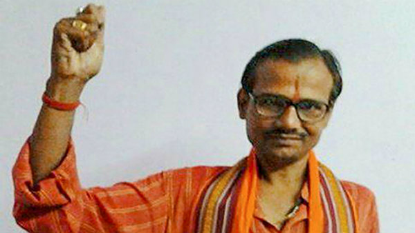 ১৫ বার কোপ কমলেশকে