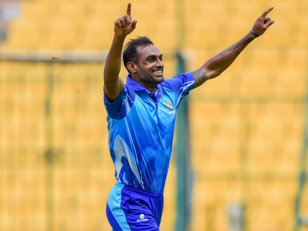 মিঠুনের হ্যাটিট্রিক 