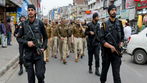 পাঞ্জাব জুড়ে জোর তল্লাশি পাঞ্জাব জুড়ে জোর তল্লাশি