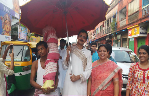 নবপত্রিকা স্নানের উপাচার দিয়ে সপ্তমীর দিন শুরু