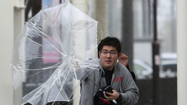 ‘হাগিবিসে'র হানা থেকে রক্ষা পেতে ‘হাগিবিসে'র হানা থেকে রক্ষা পেতে