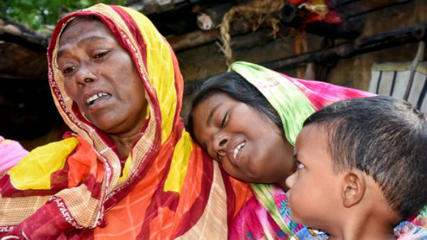  ক্ষতিপূরণের টাকা তুলে দেবেন ফিরহাদ