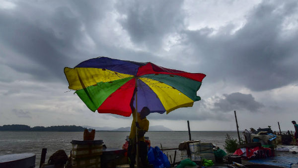 বাসিন্দাদের ঠাঁই রিলিফ সেন্টারে
