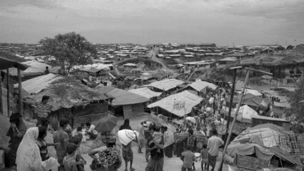 ভারতে আশ্রয় নিতে থাকেন শরণার্থীরা