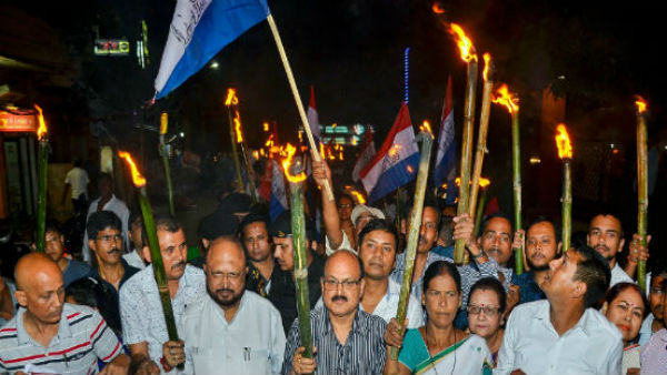 ১১ টি দলের প্রতিবাদ