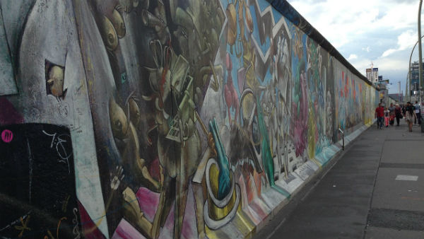 google doodle paid tribute to the fall of the berlin wall google doodle paid tribute to the fall of the berlin wall