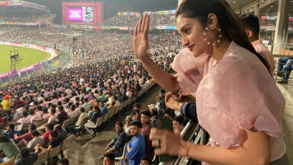 পিঙ্ক বল টেস্ট: ইডেনে গোলাপি বলে বিরাটদের খেলা দেখতে গ্যালারিতে নুসরত