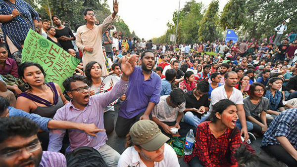 বেশ কয়েকদিন ধরেই উত্তাল জেএনইউ