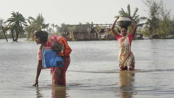 বুলবুলের তাণ্ডবে হুগলি নদীর গ্রাসে প্রায় এক হাজার বিঘা কৃষিজমি বুলবুলের তাণ্ডবে হুগলি নদীর গ্রাসে প্রায় এক হাজার বিঘা কৃষিজমি