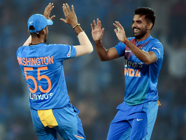 বিশ্বকাপের দলে থাকার জোরালো দাবী তুলে দিলেন চাহার বিশ্বকাপের দলে থাকার জোরালো দাবী তুলে দিলেন চাহার
