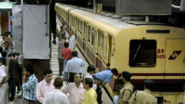 ফের মেট্রোয় আত্মহত্যার চেষ্টা, বেশ কিছুক্ষণ ব্যাহত রইল পরিষেবা ফের মেট্রোয় আত্মহত্যার চেষ্টা, বেশ কিছুক্ষণ ব্যাহত রইল পরিষেবা