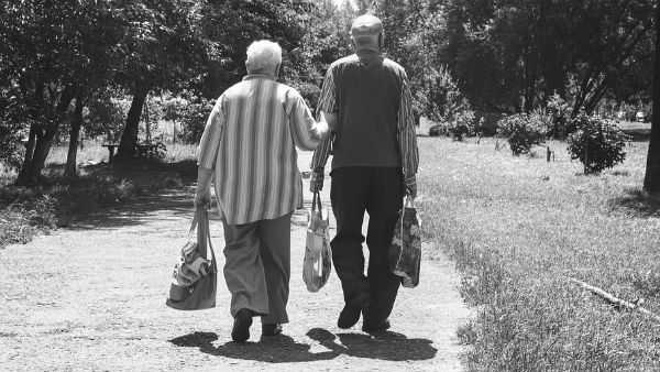  বৃদ্ধ বয়সে কীভাবে সুস্থ থাকা যায়