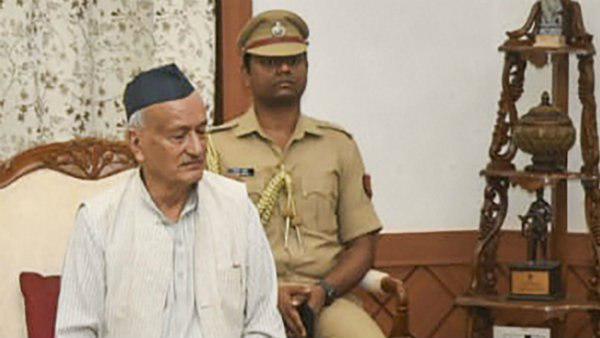 এক, রাজ্যপাল কখন রাষ্ট্রপতিকে রিপোর্ট দেবেন?