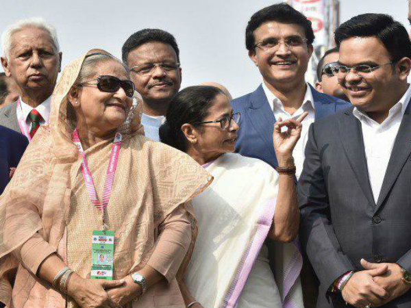 হাসিনা-মমতা বাজালেন ঘণ্টা, সেনার ব্যান্ডে ইডেনে শুরু গোলাপি বলের যজ্ঞ