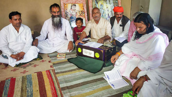 মন্দির পৌঁছে গেলেন ফিরোজের বাবা 