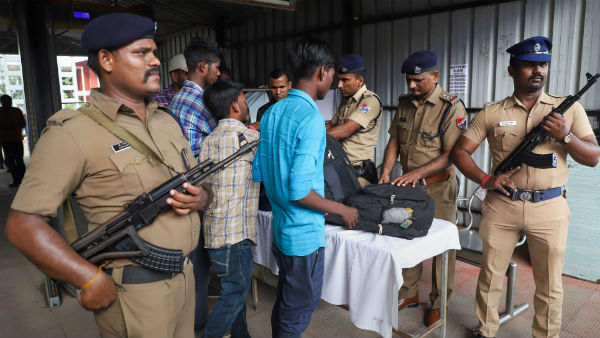 পর্যবেক্ষণে আধিকারিকরা