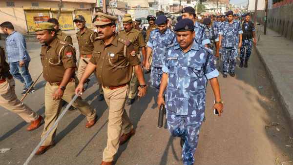 বিশাল বাহিনী মোতায়েন 